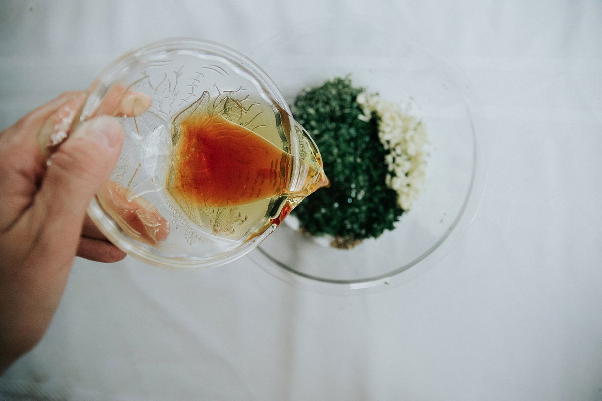 pouring oil in a parsley