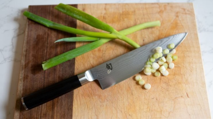 shun-classic-chef-knife-green-onions