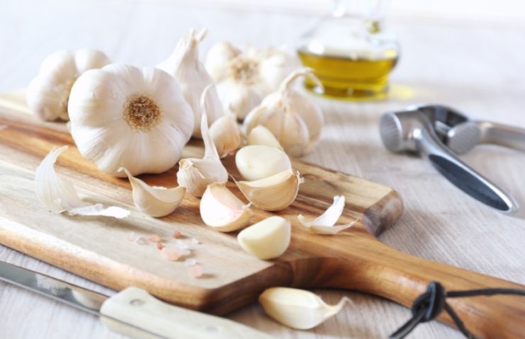 how to cut garlic