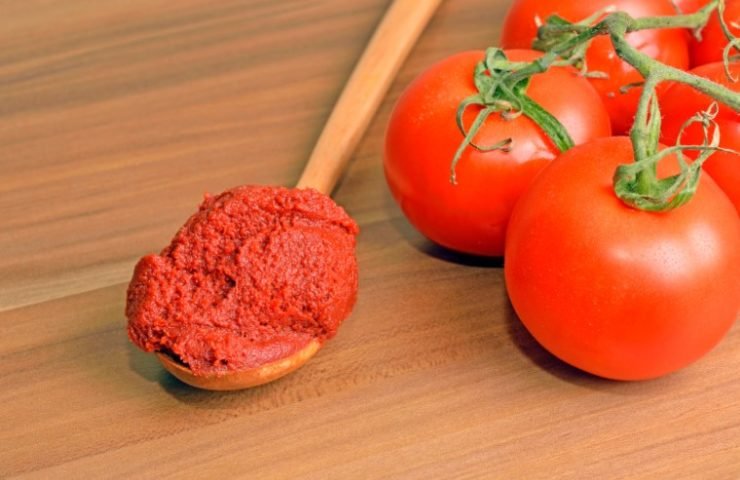 tomato paste and fresh tomatoes