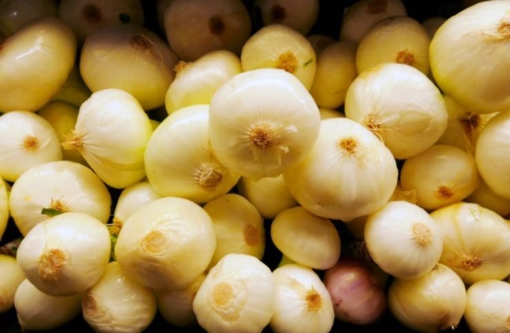 bunch of yellow onion