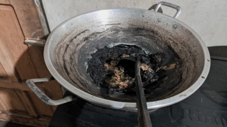 how to clean a wok with burnt food