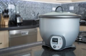 how does a rice cooker work