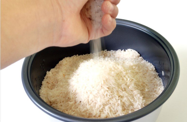 using an aroma rice cooker