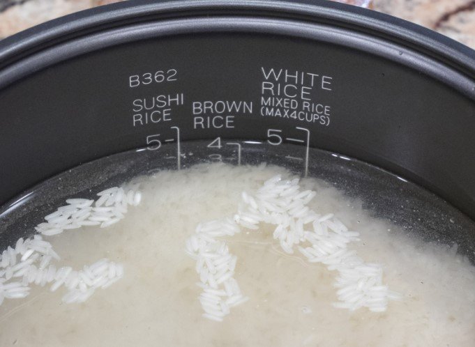 sokaing white rice in a rice cooker