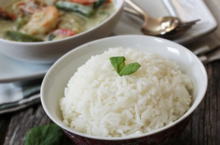 jasmine rice in a white bowl