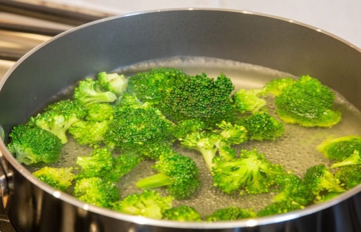 Blanching the broccoli