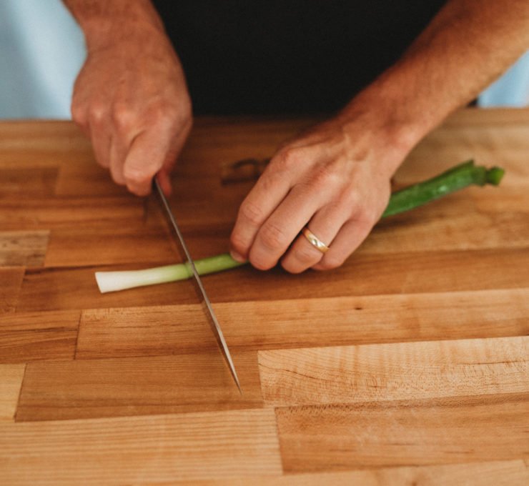 cutting green onions into julienne