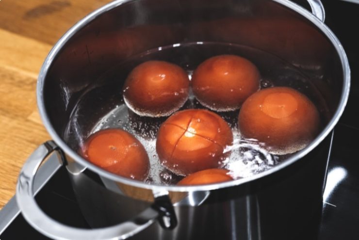 blanching tomatoes in hot water