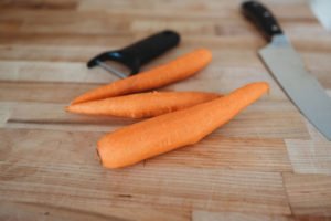 how to peel carrots