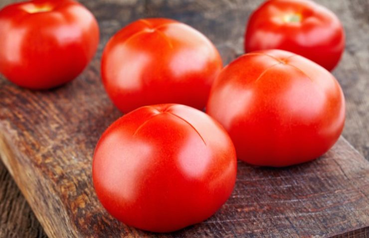 blanching tomatoes