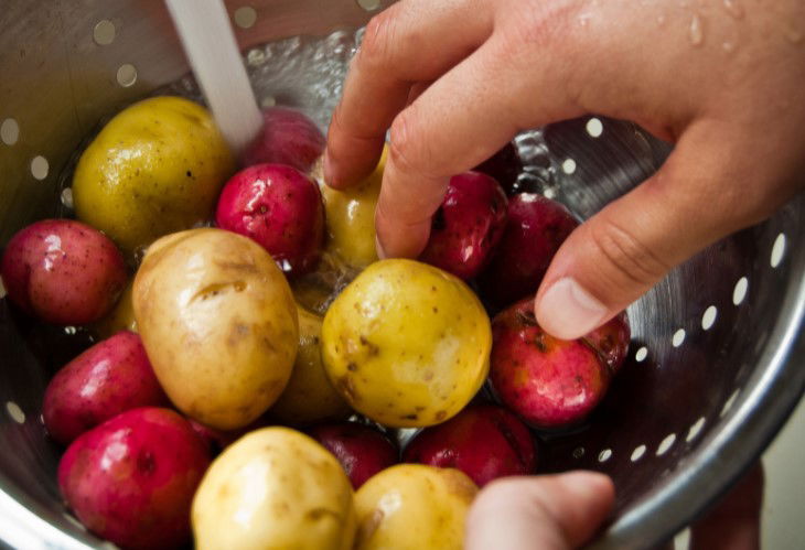 Chef washing potatoes