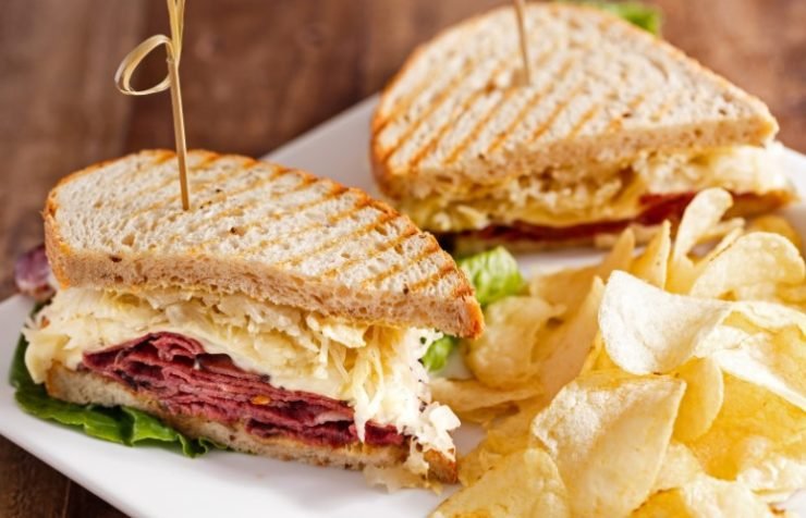 Classic Reuben Sandwich with Chips