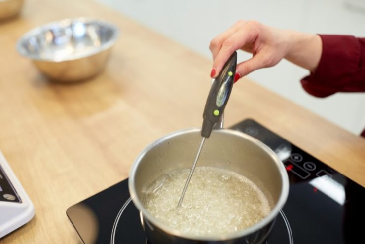 3 Ways to Check Deep-Fry Oil Temp Without a Thermometer - Delishably