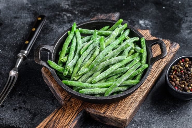 green beans in a pan