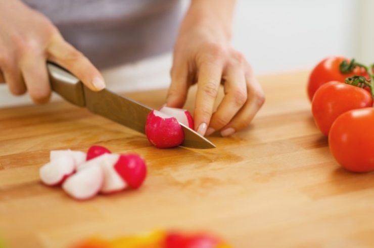 how to cut a radish