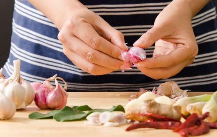 how to peel shallots