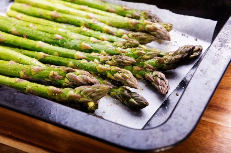 asparagus on a black pan