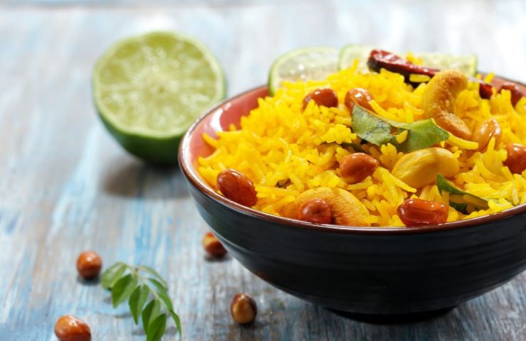 black bowl on a wooden backround