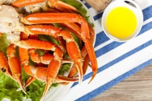 what to serve with crab legs